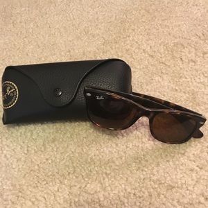 Ray-Ban Wayfarer Sunglasses (Women’s)